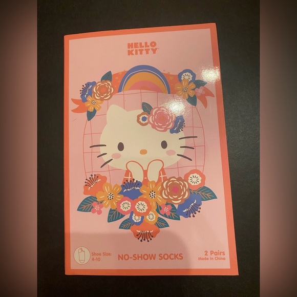 Woman's 6 Pair No Show Socks Size 4-10 Hello Kitty Winnie the Pooh Queen Screams - Picture 3 of 14